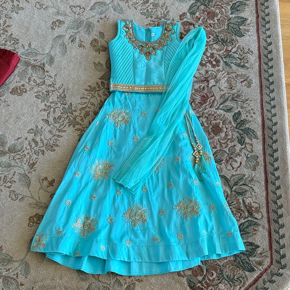 Indian Lengha Teal with Gold Accents. Wore few times. 3 pieces. Size 24. EUC